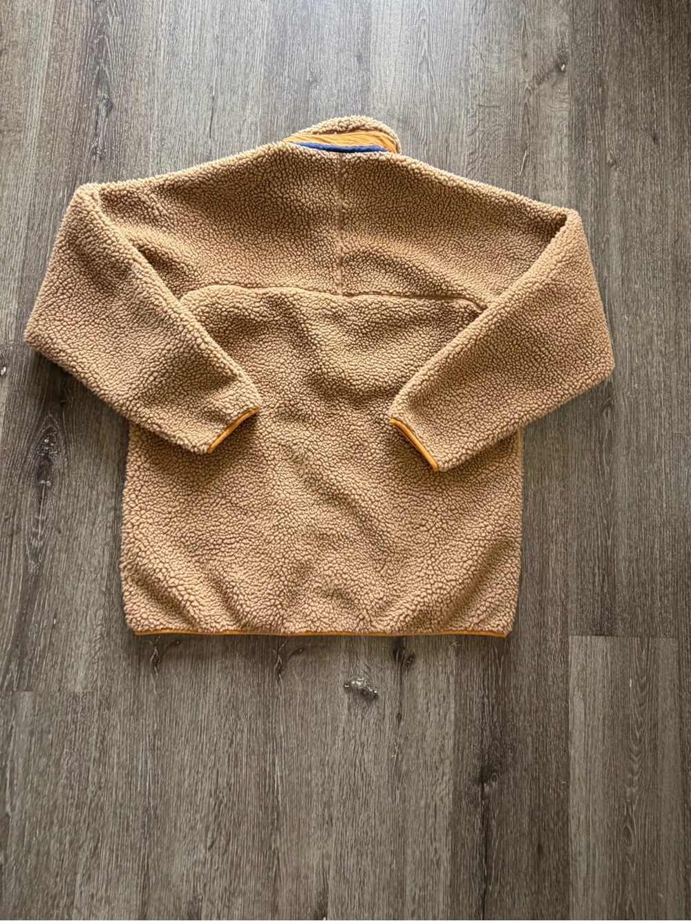 Patagonia Women’s Tan Sherpa Fleece Jacket with Orange Chest Pocket - Picture 7 of 8